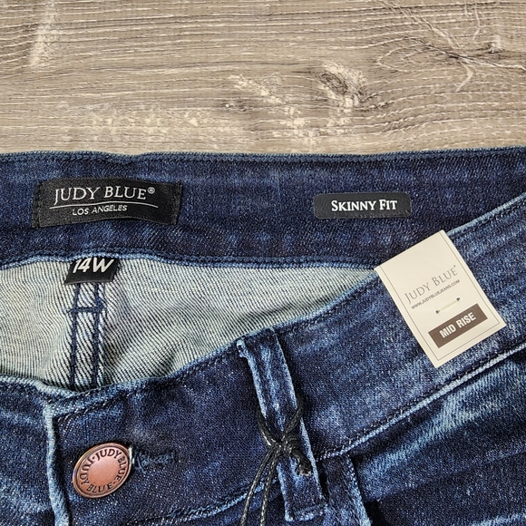 NWT JUDY BLUE Distressed Mid Rise Dark Wash Denim Skinny Fit Jean 14 W - Picture 3 of 15